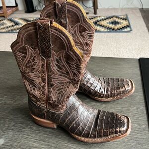Cinch Caiman leather womens cowboy boots. Size 9.